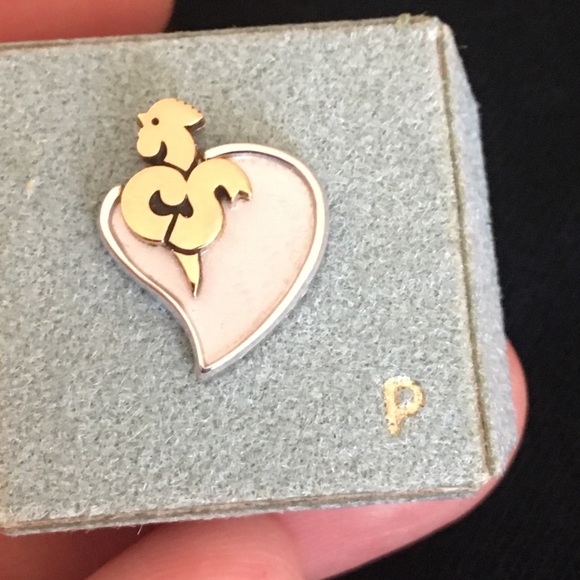 Vintage Tiny Baby Brooch Pin - Picture 3 of 5